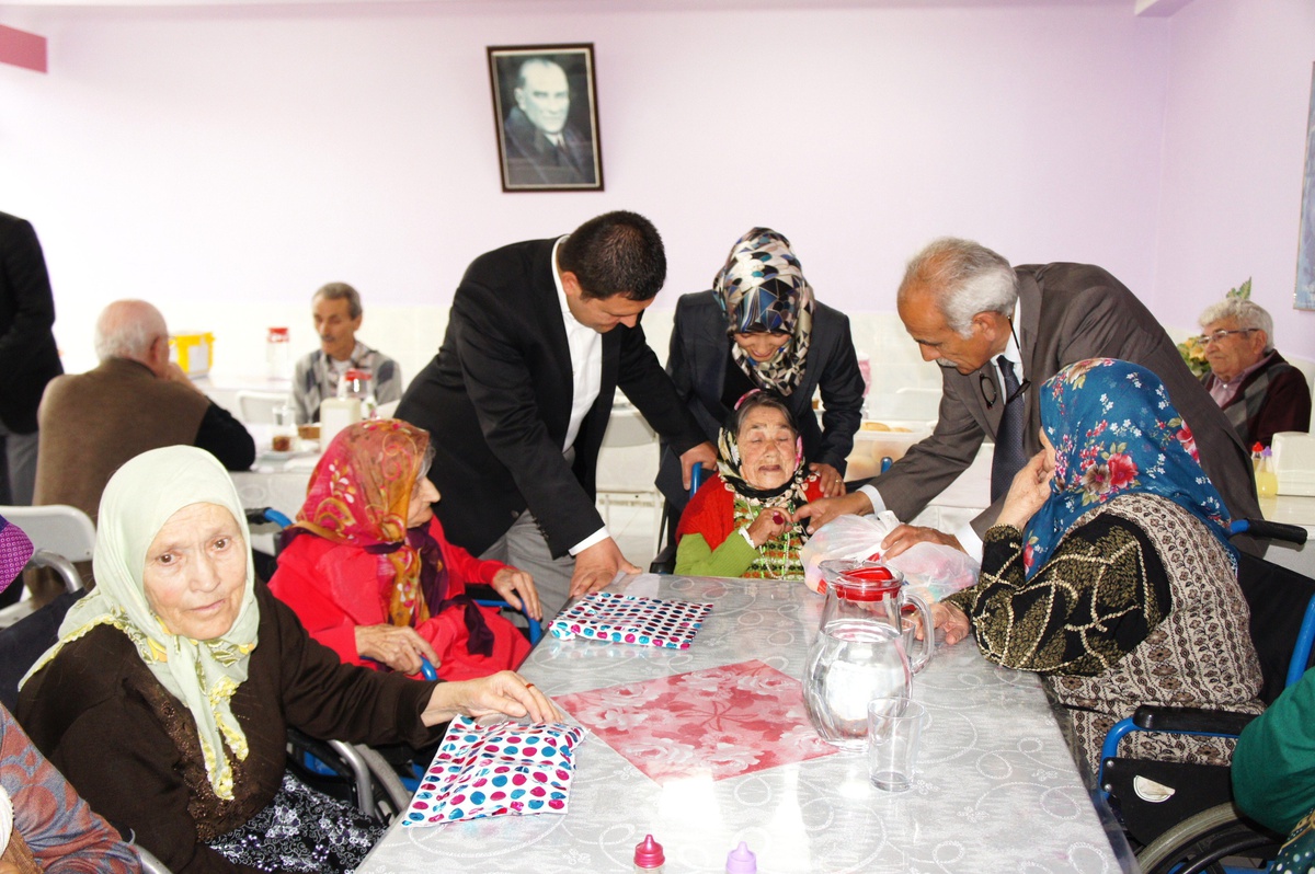 Azdavay Gönül Elçileri, Huzurevini Ziyaret Etti