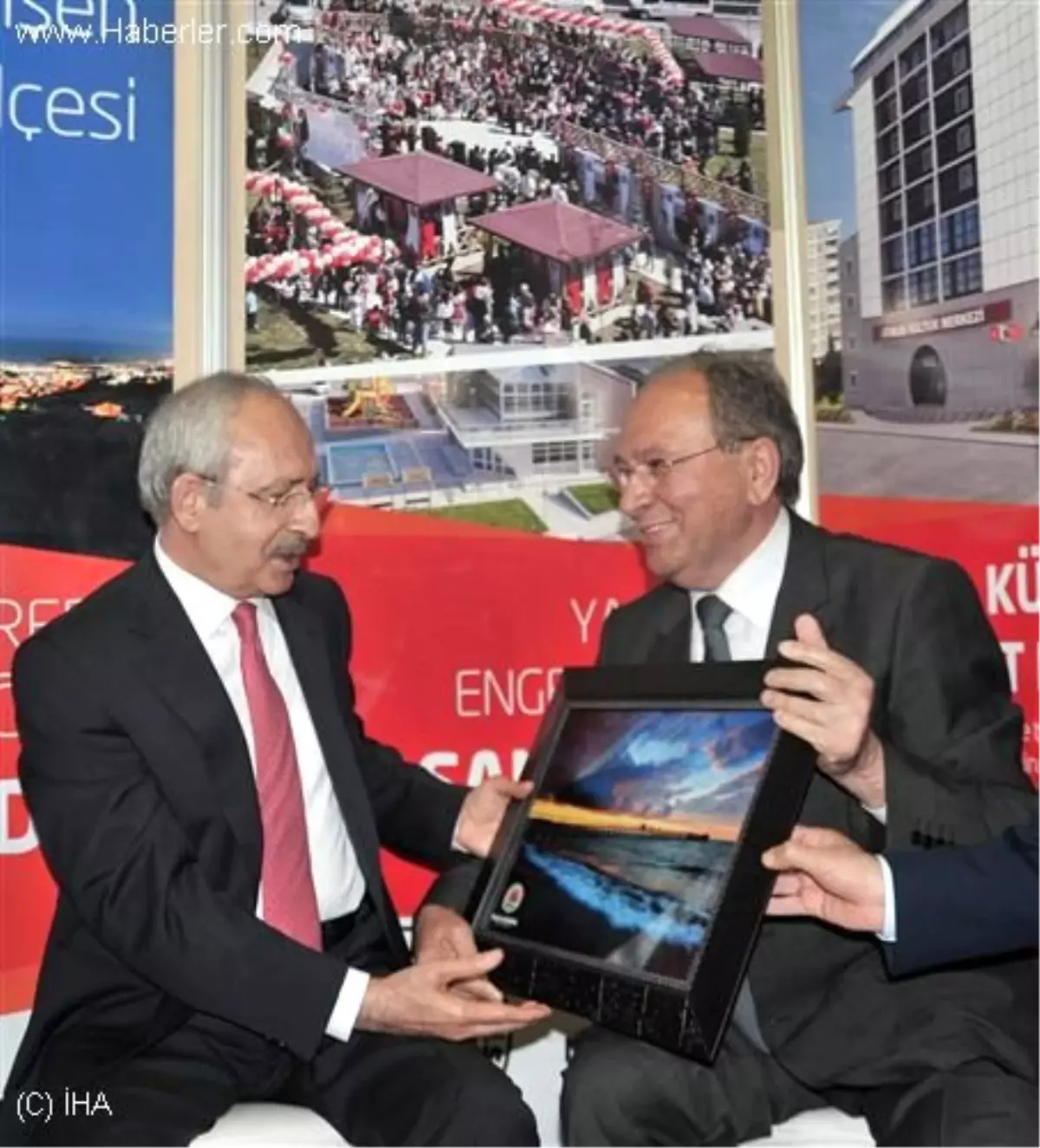 Başkan Burma, Kılıçdaroğlu\'na İskele Tablosu Hediye Etti