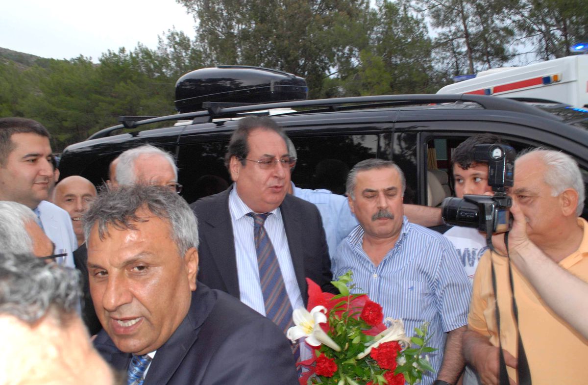 Başkan Özcan İlçeleri Geziyor