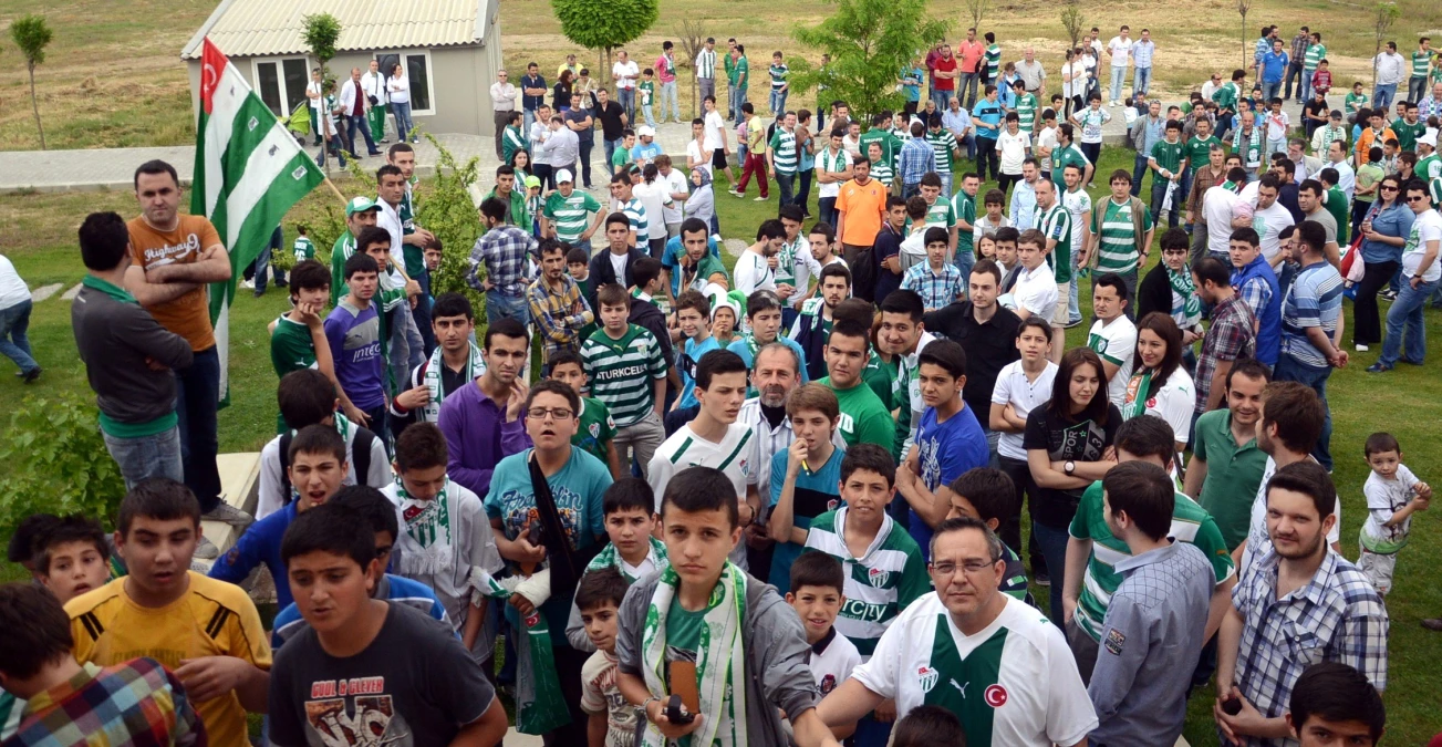 Bursaspor\'a Taraftarlardan Moral