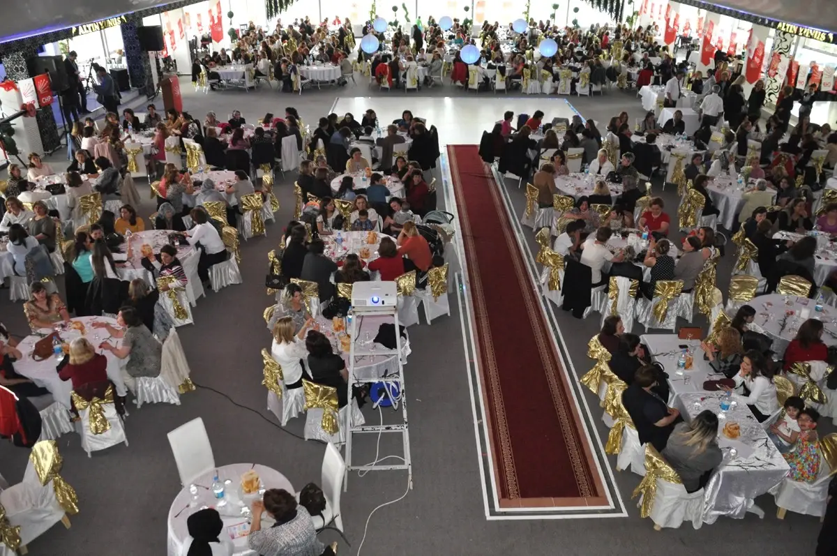 CHP Malatya Kadın Kolları Anneler Günü Etkinliği Düzenledi