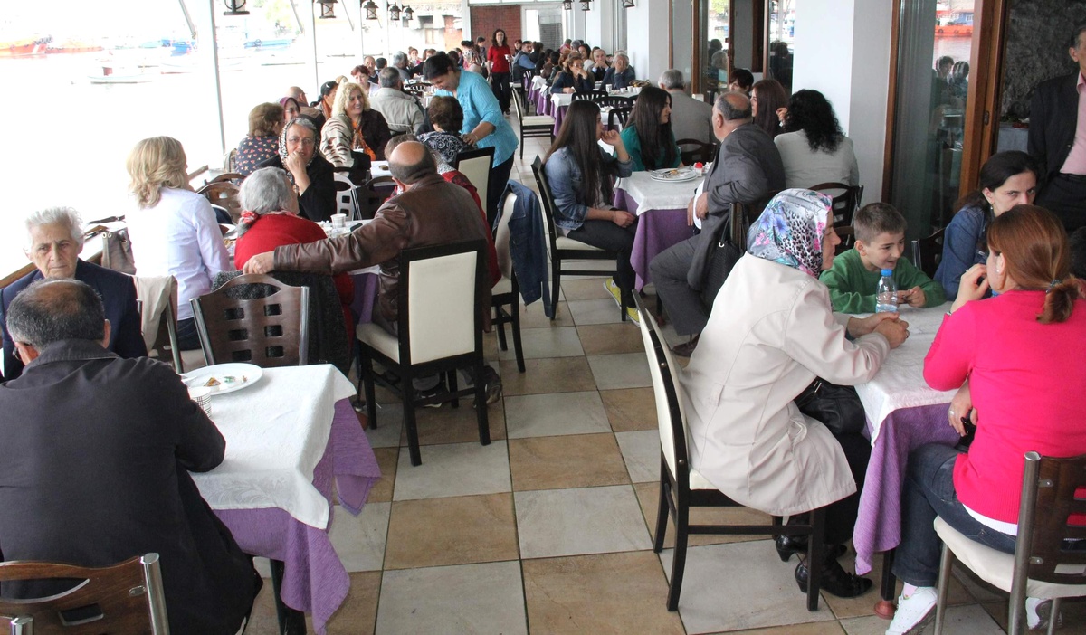 Erzincanlılar Derneği\'nden, Annelere Kahvaltı