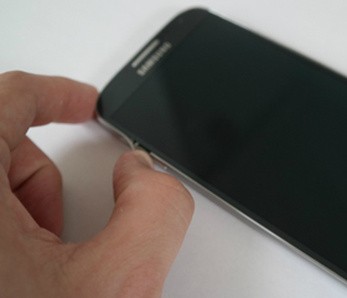 Galaxy S4\'ün Ekranında Kırılma Sorunu