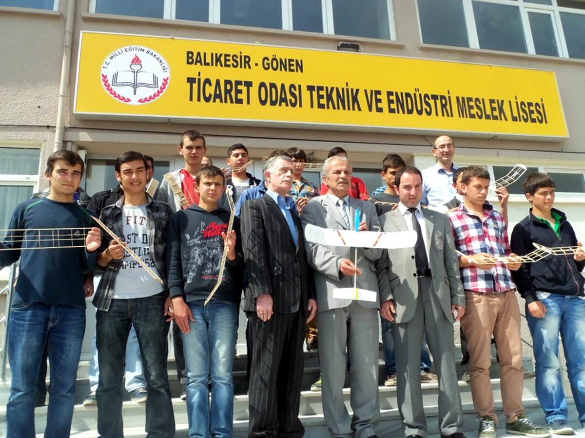 Gönen\'de Model Uçak Kursu