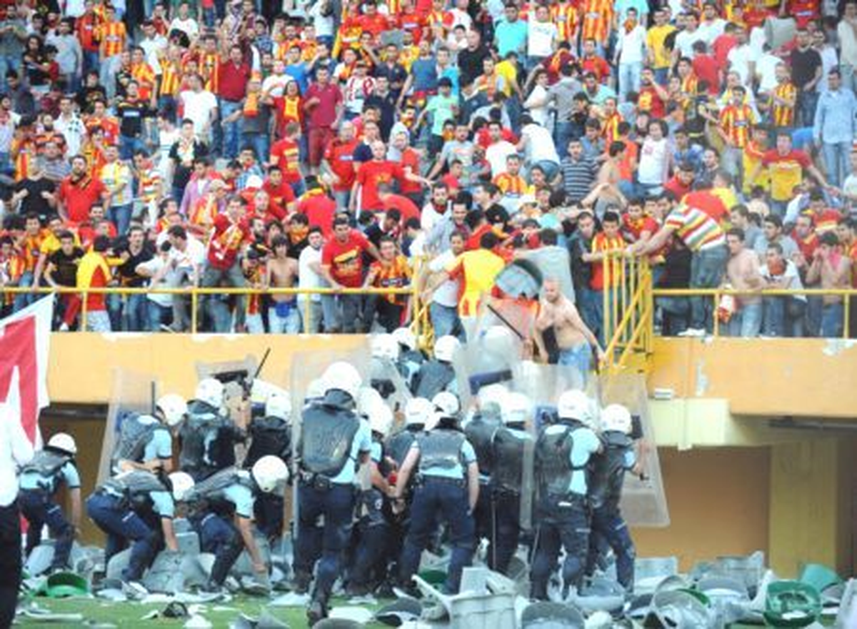 İzmir\'de Futbol Terörü