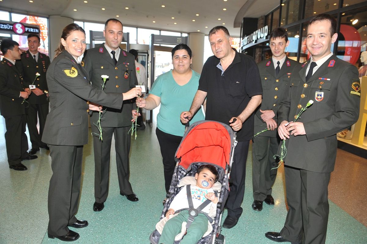 Jandarma Anneleri Unutmadı