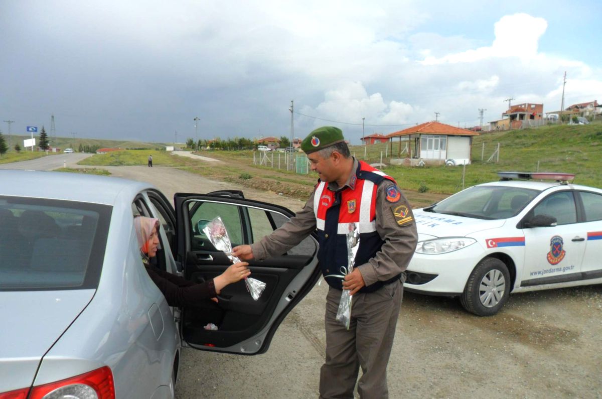 Jandarma'dan Anneleri Duygulandıran Uygulama