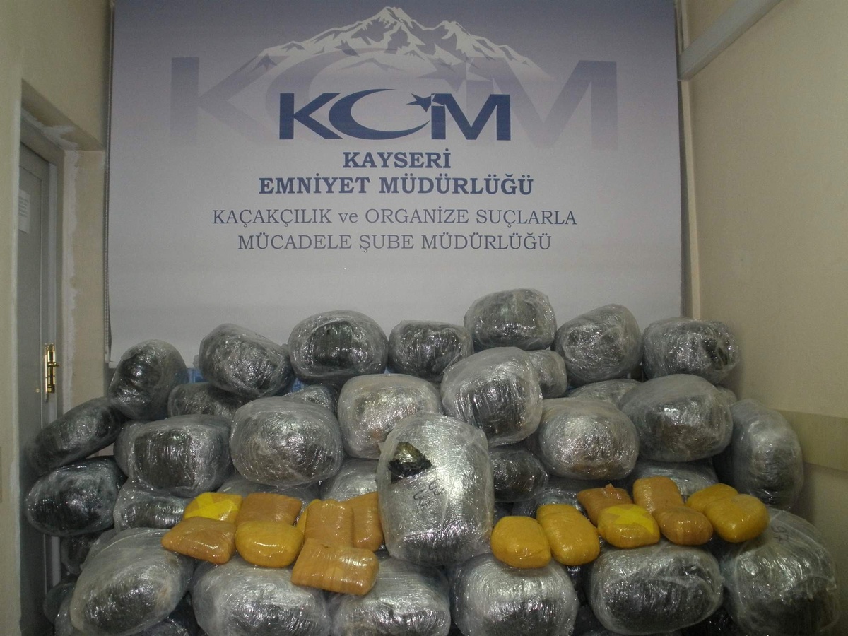 Kayseri\'de Yarım Ton Esrar Ele Geçirildi