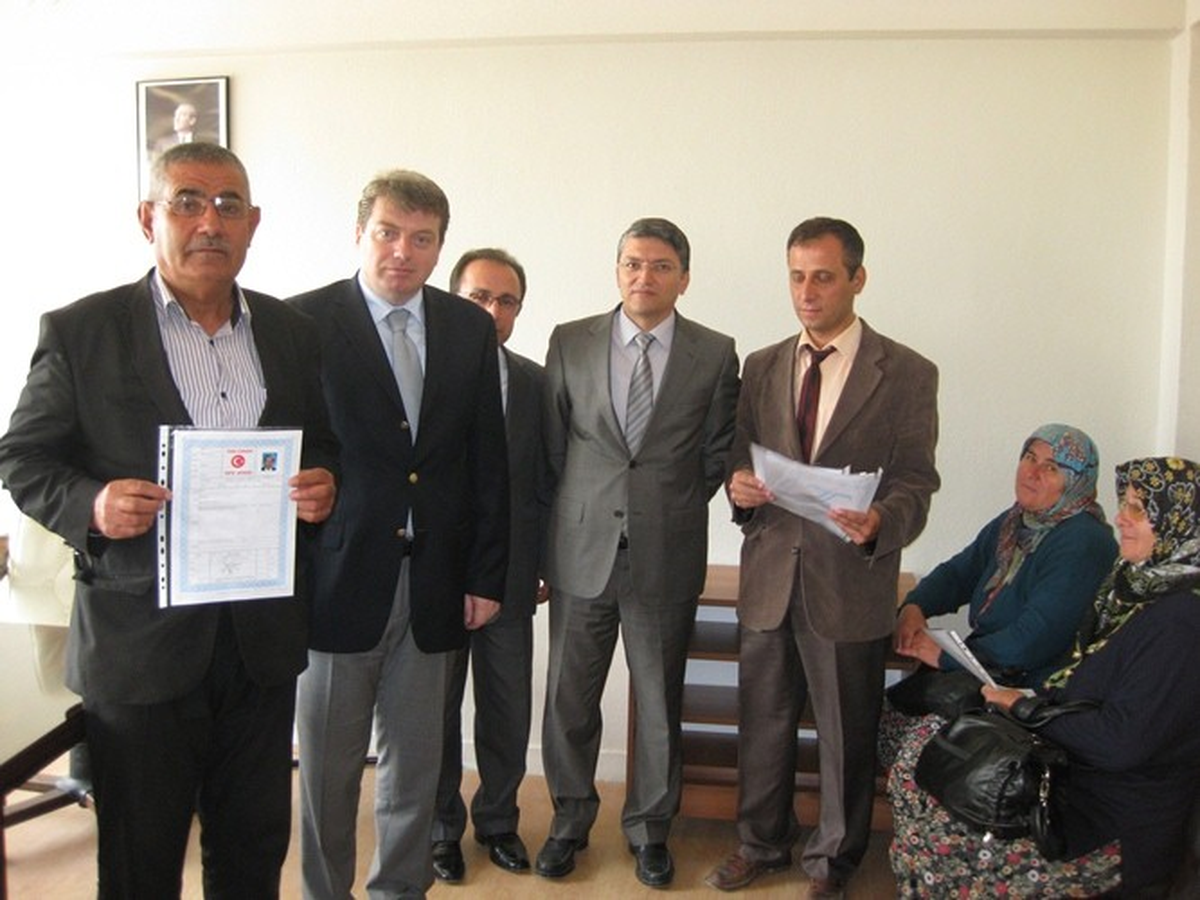 Korkuteli\'de 2b Arazi Sahiplerine Tapuları Veriliyor
