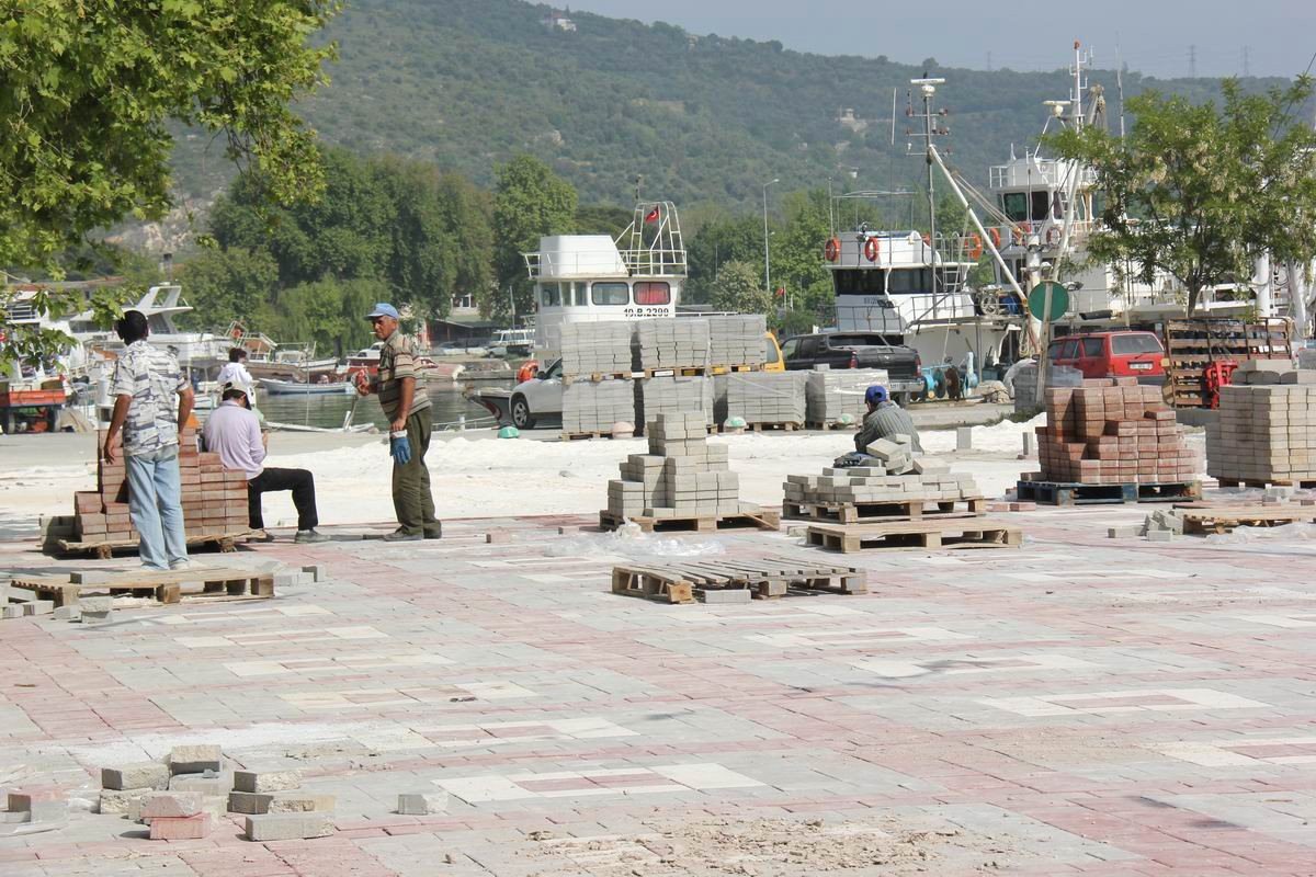 Marmara Adasında Parke Taşı Döşeme Çalışmaları
