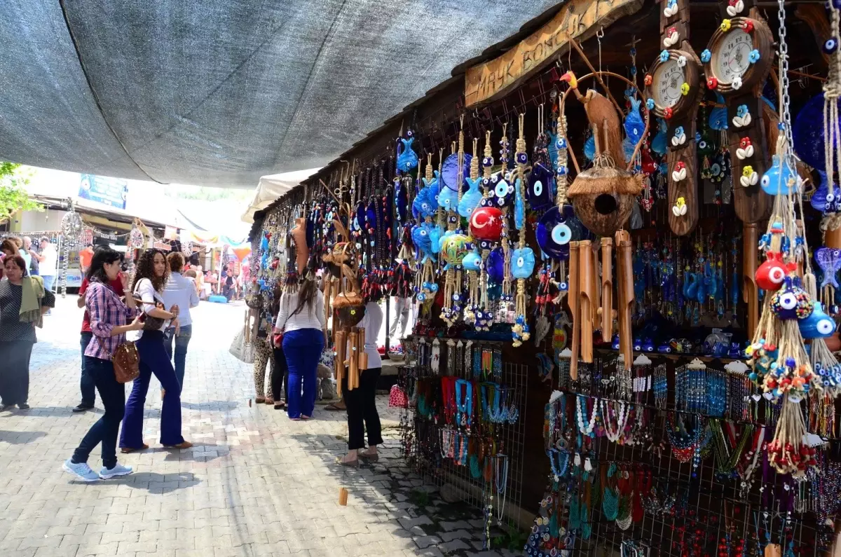 Nazarköy\'de Boncuk Şenliği, Hatay\'daki Saldırı Nedeniyle Ertelendi