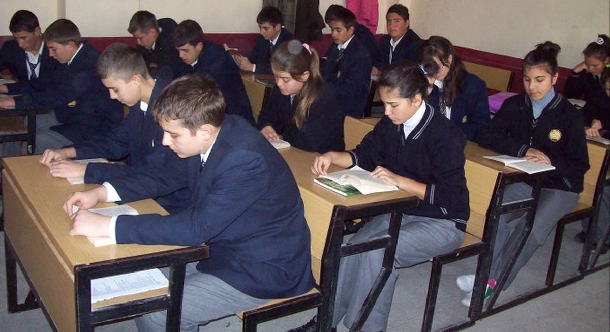 Öğrenciler Üniversite İçin Okullarını Bırakıyor!
