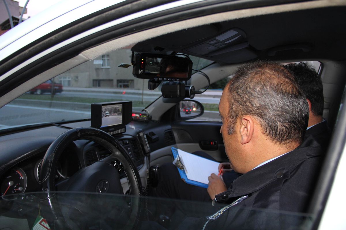 Radar Ekipleri Hız Sınırını Aşanlara Ceza Yağdırıyor