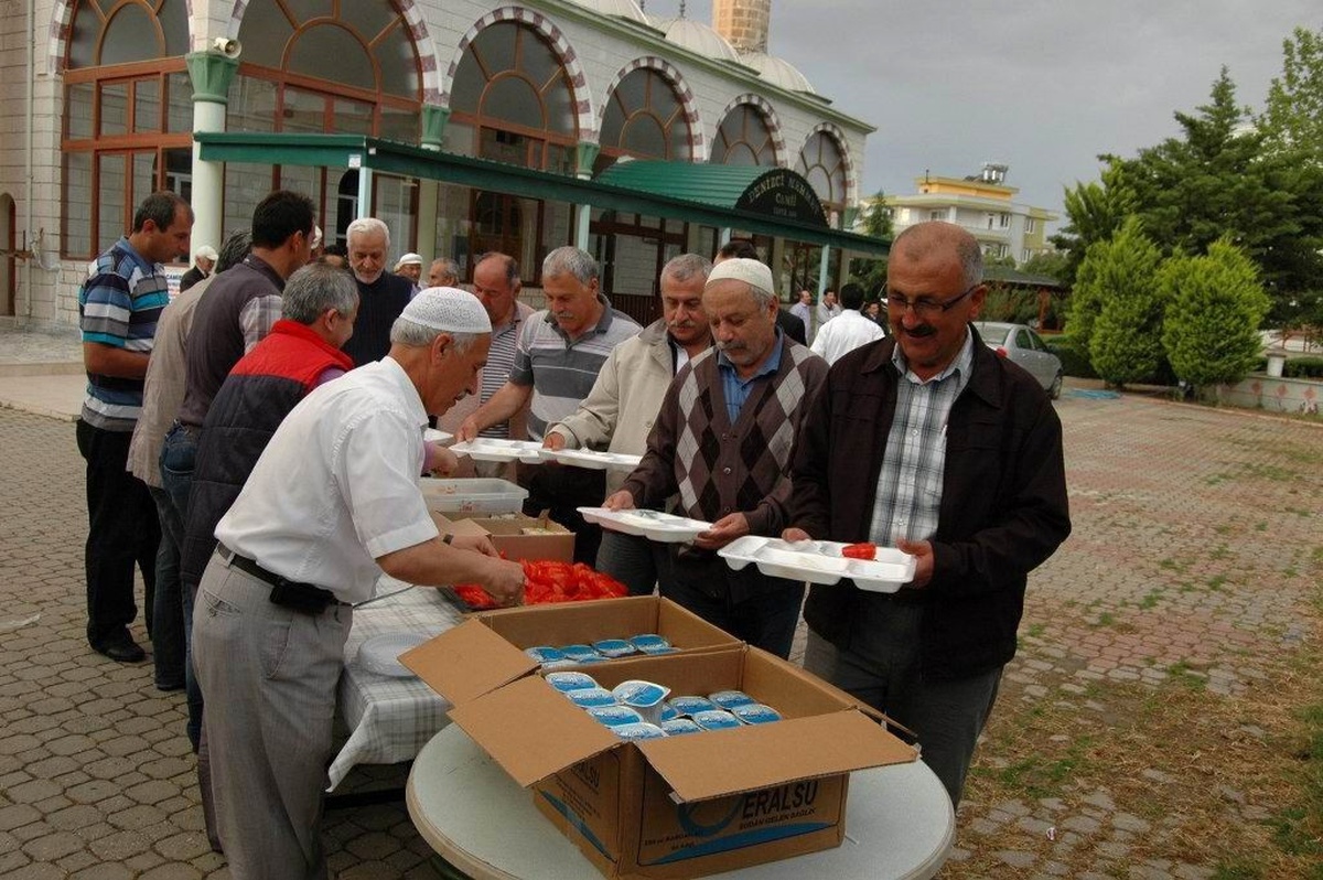 Sabah Namazına Gelen Cemaate Kahvaltı