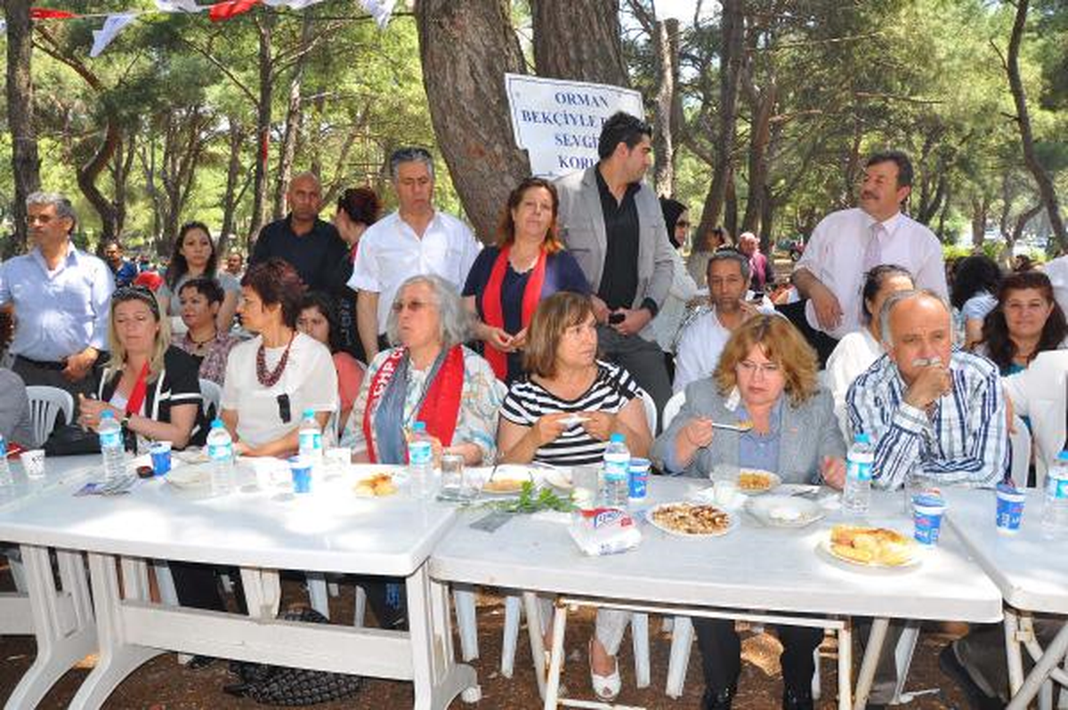 Selvi Kılıçdaroğlu\'dan Siyah Kurdeleli Anneler Günü (3)