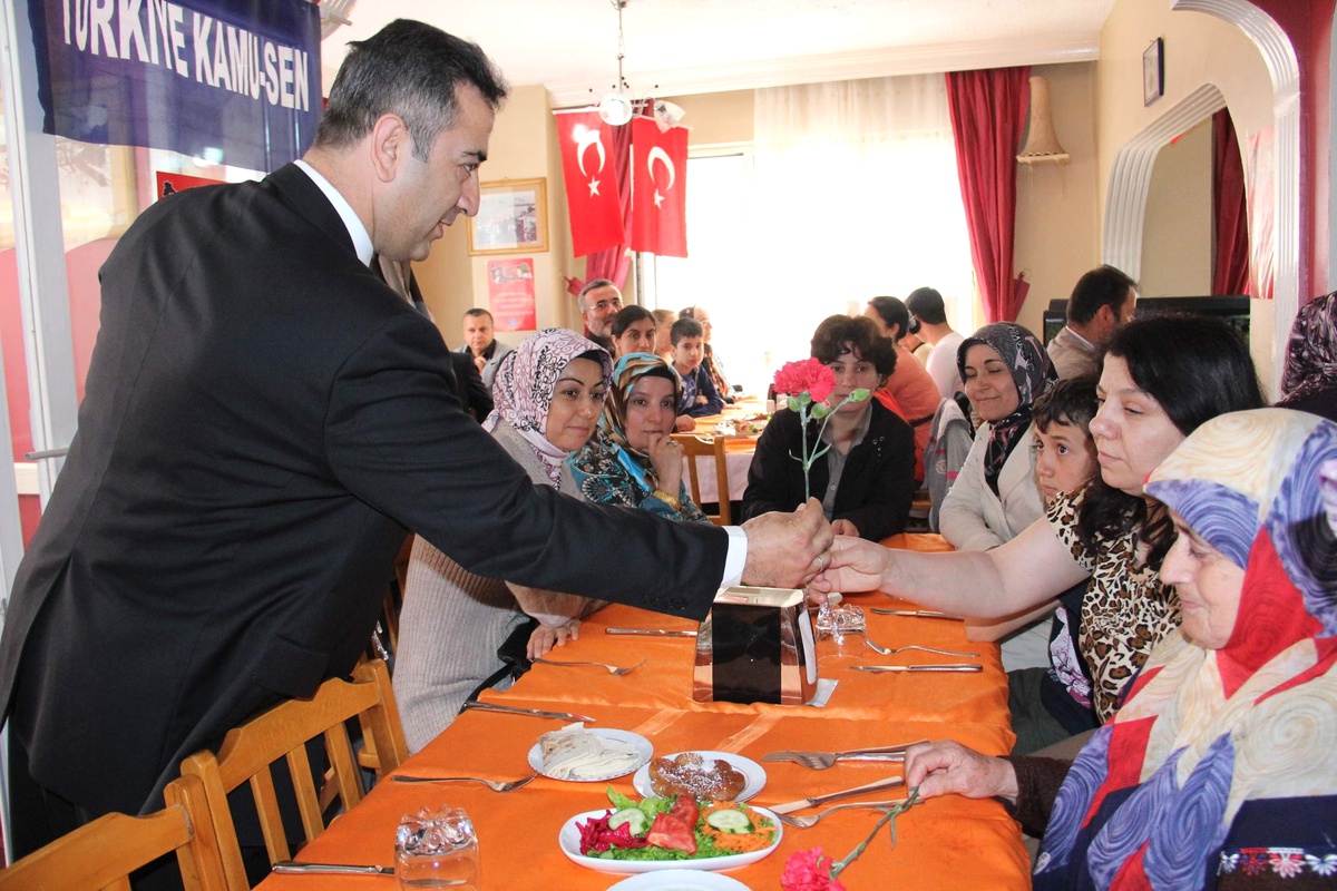 Türkiye Kamu-Sen\'den, Şehit Ailelerine Yemek