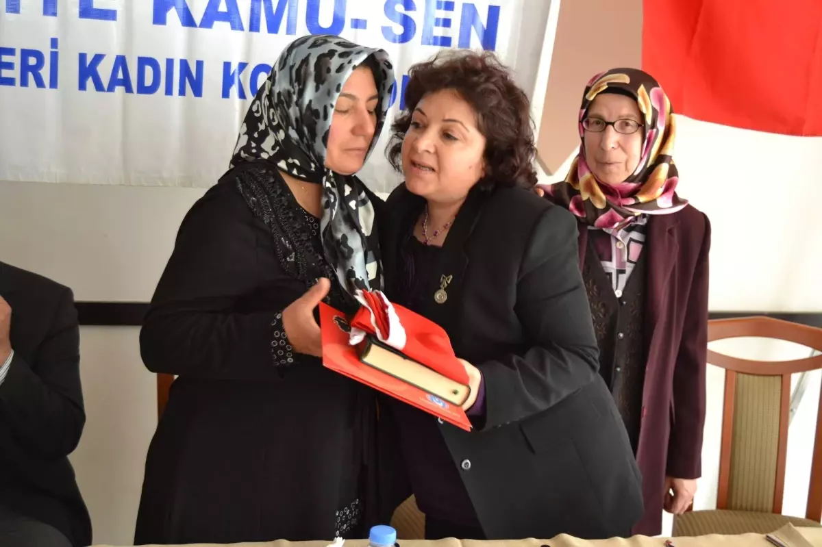 Türkiye Kamu-Sen Yılın Annesi Olarak İki Şehit Annesini Seçti