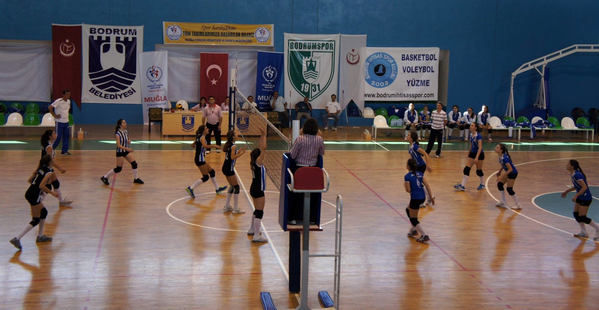 Türkiye Voleybol Federasyonu Yaş Grubu Yarı Finalleri Sona Erdi