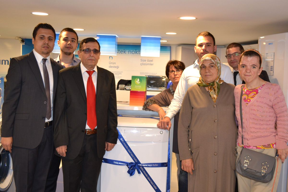Yılın Annesi Hediyesini Aldı