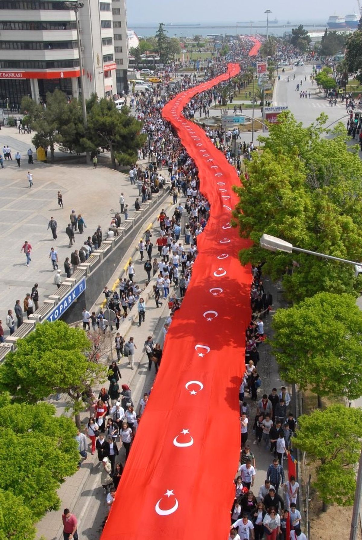 1919 Metrelik Bayrakla Gençlik Yürüyüşü