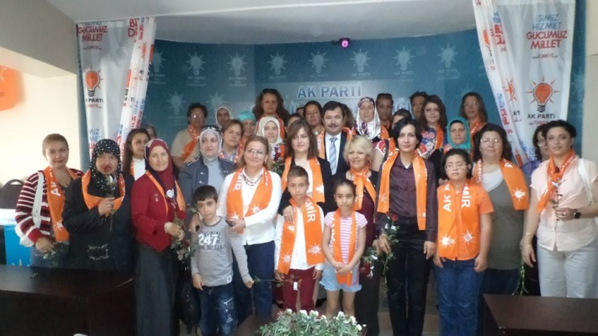 Ak Parti Çiğli Anneler Gününü Kutladı