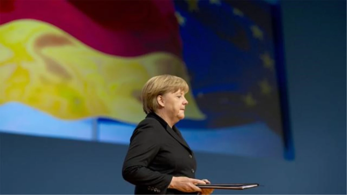 Almanya\'da Merkel\'in, Eski Doğu Almanya Geçmişi Tartışılıyor