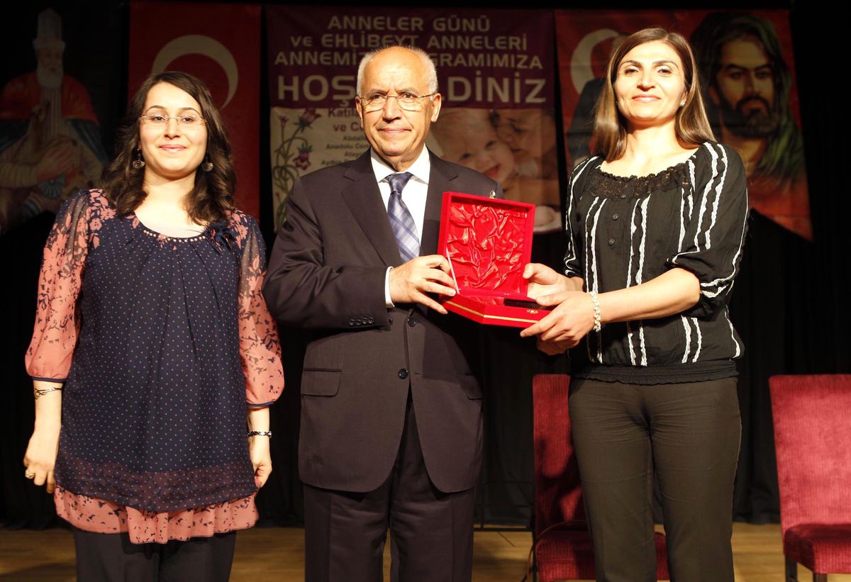 Anneler Günü\'nde Ehlı Beyt Anneleri Anlatıldı