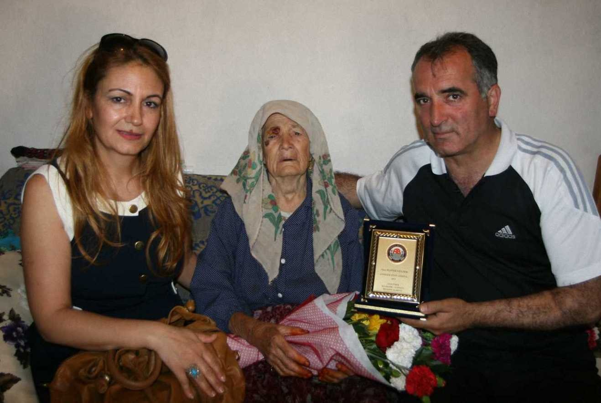 Başkan Asım Sürer Anneleri Unutmadı