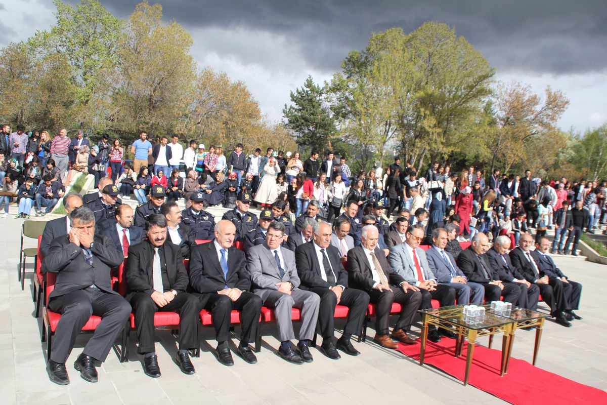 Atatürk Üniversitesi\'nde Bahar Şenlikleri Başladı