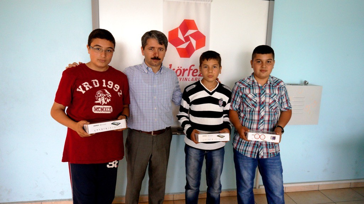 Sarıgöl'de Başarılı Öğrencilere Ödül Verildi