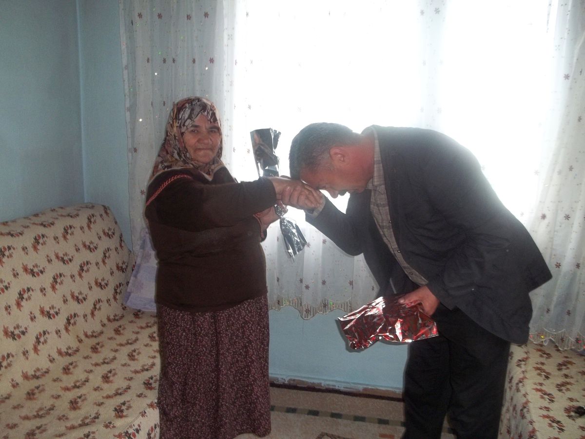 Başkan Suna'dan Annelere Ziyaret