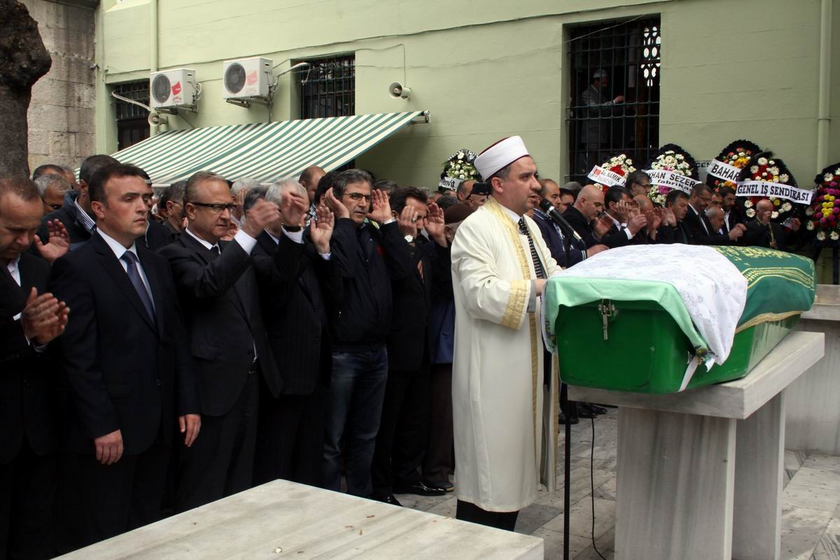 Dursun Mirza, Anneler Gününde Annesini Kaybetti