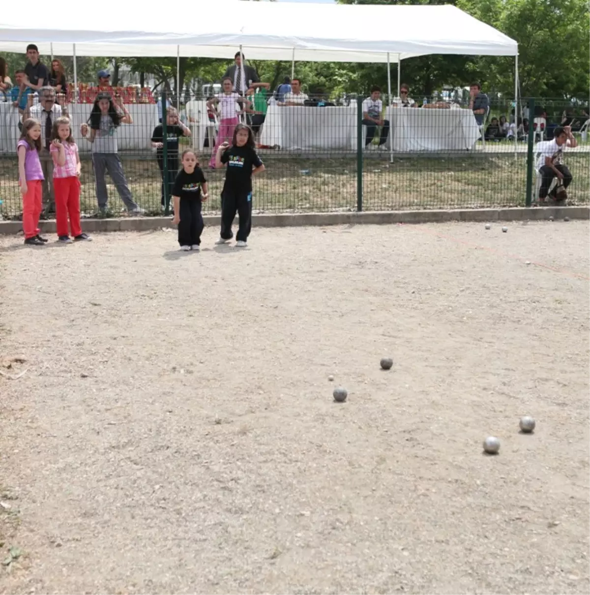 Basketbol ve Petank Şampiyonları Kupalarını Aldı