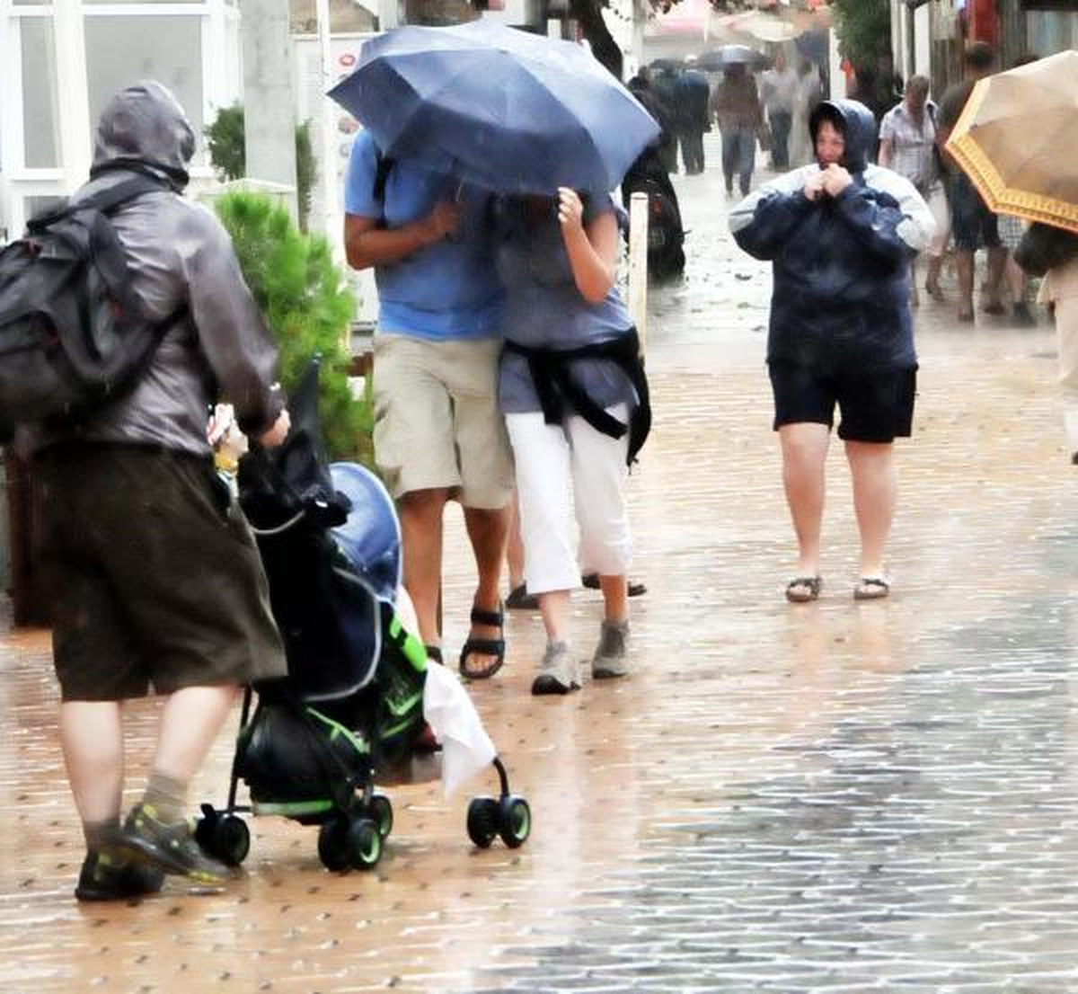 Bodrum\'da Bir Saat Ara ile Güneş ve Yağmur