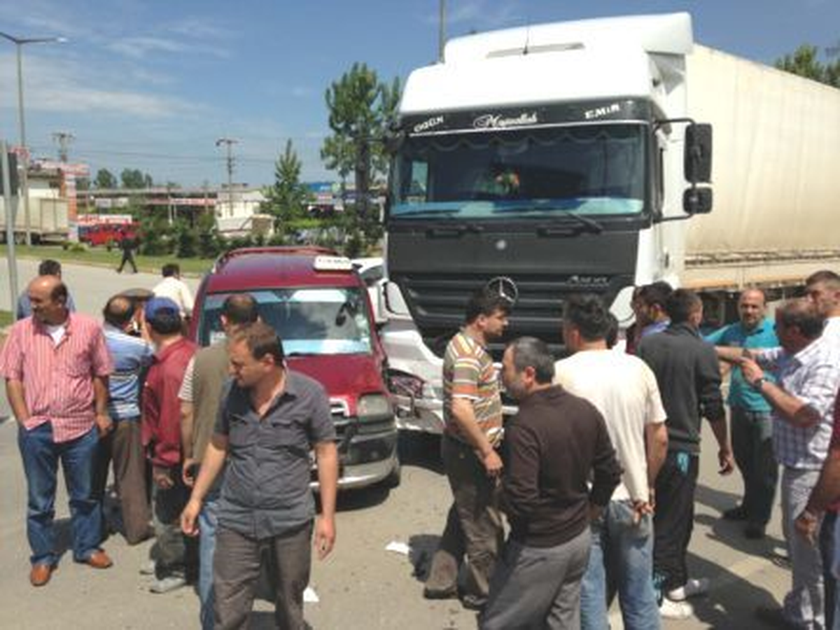 Çarşamba\'da Trafik Kazası: 2 Yaralı
