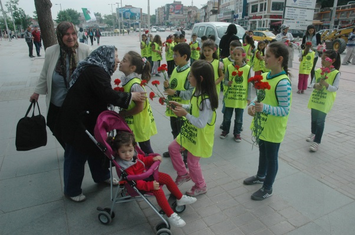 Çevreci Miniklerden Anneler Günü Kutlaması