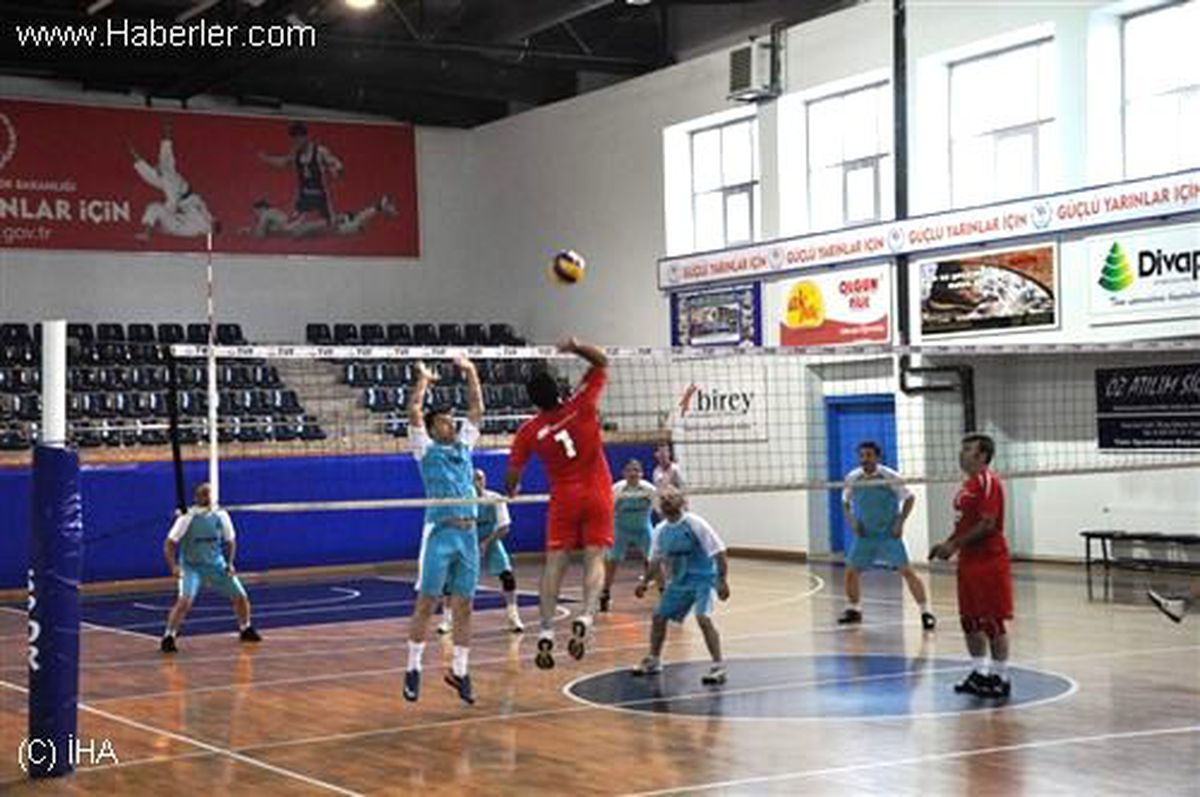 Düzce'de Kurumlararası Voleybol Turnuvası Başladı