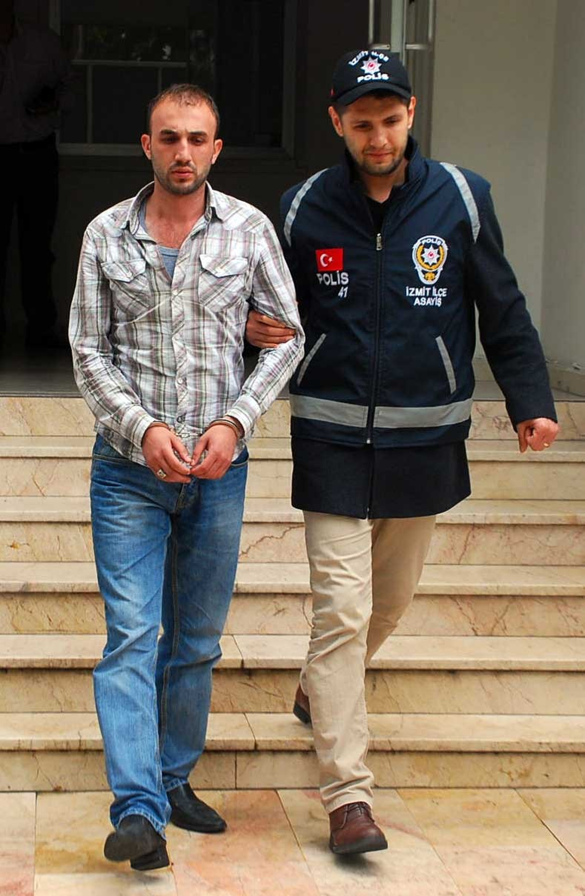Ehliyetsiz Sürücü Polise Beyzbol Sopasıyla Saldırdı
