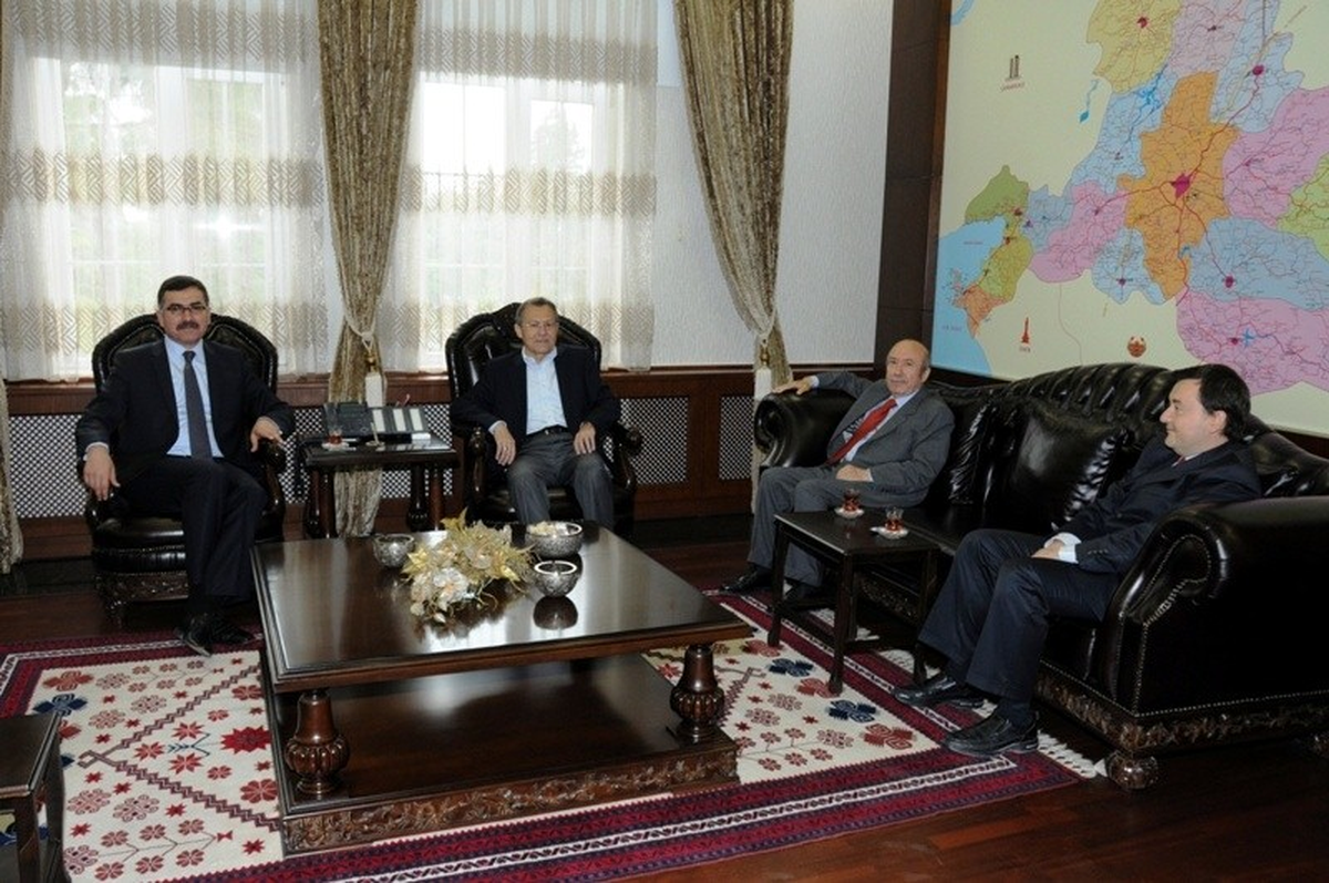 Eski Bakan Unakıtan\'dan Sürpriz Ziyaret