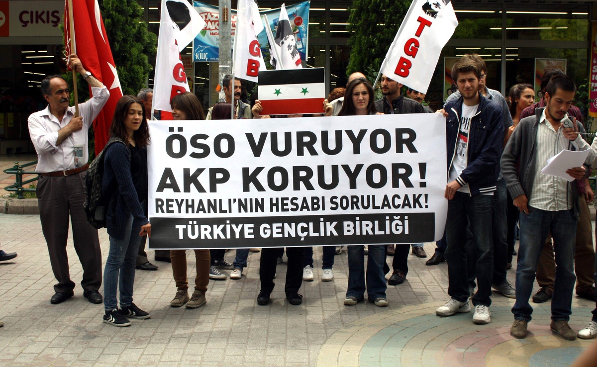 Eskişehir\'de Tgb ve İşçi Partililerin Suriye Standına Saldırması