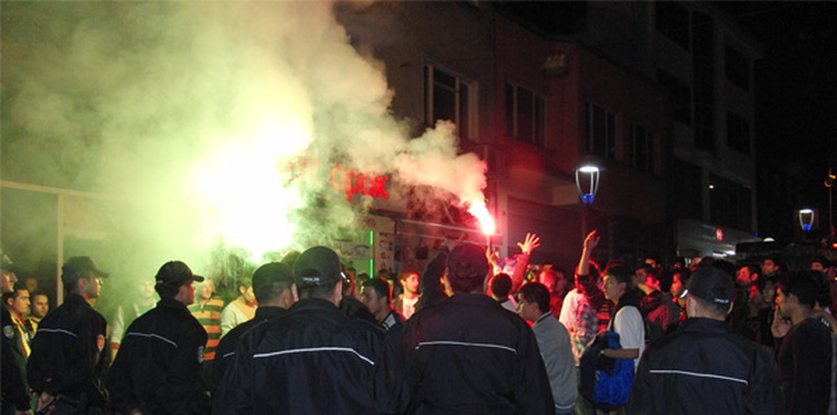 Galatasaray\'ın Florya\'ya Yolculuğu Olaylı Geçti