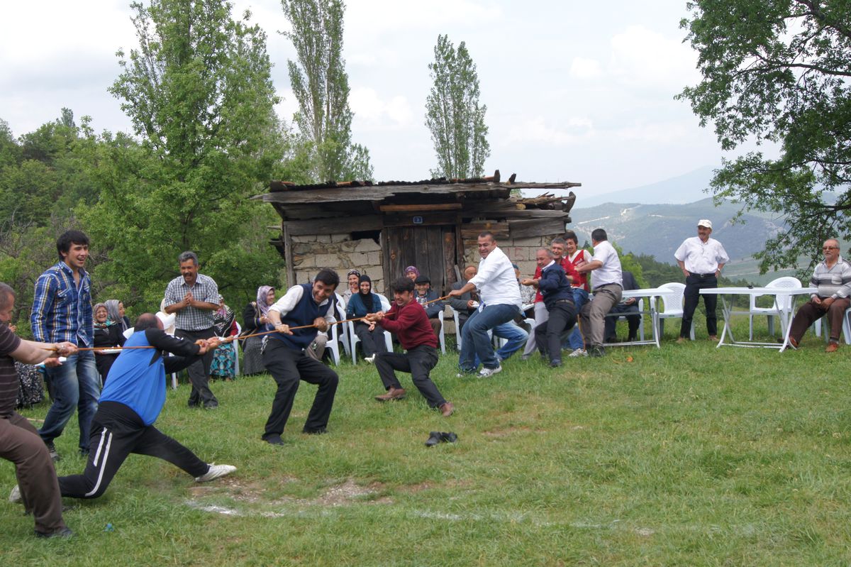 Hem Hıdrellezi, Hem de Anneler Gününü Kutladılar