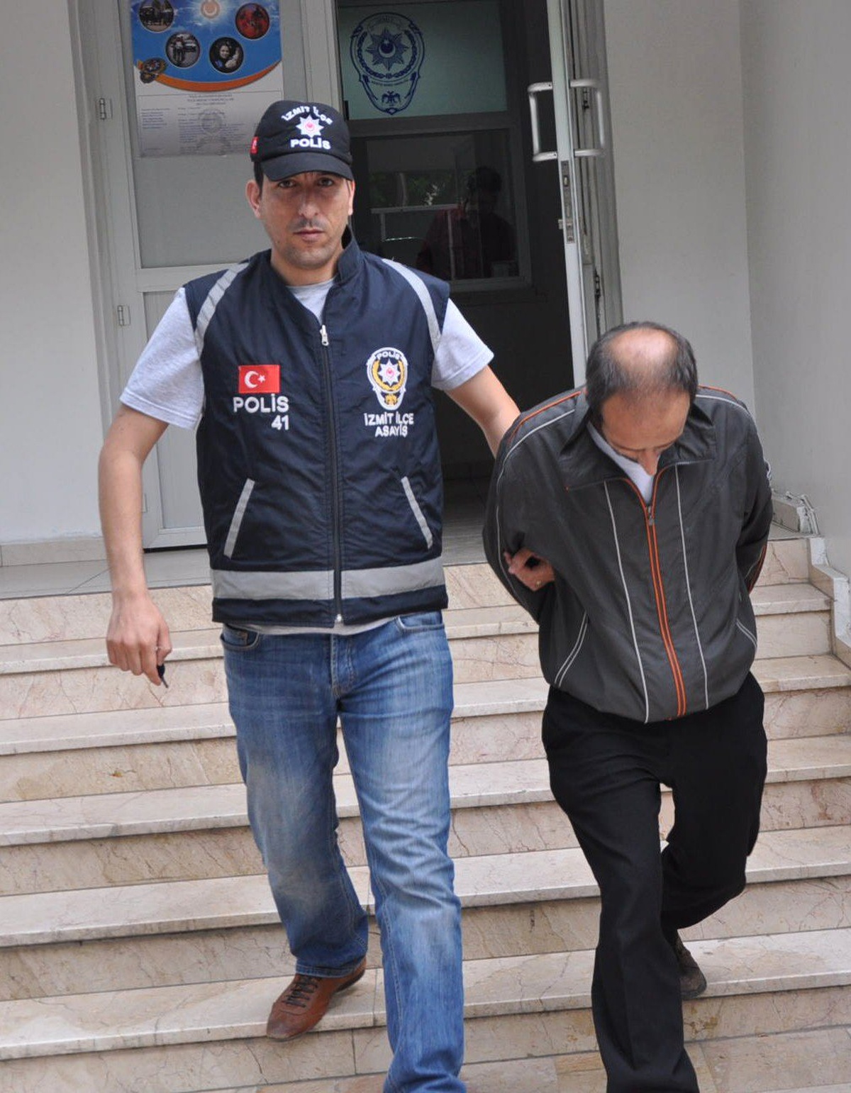Hırsızlık Suçuna Üç Yıl Altı Ay Hapis Cezası