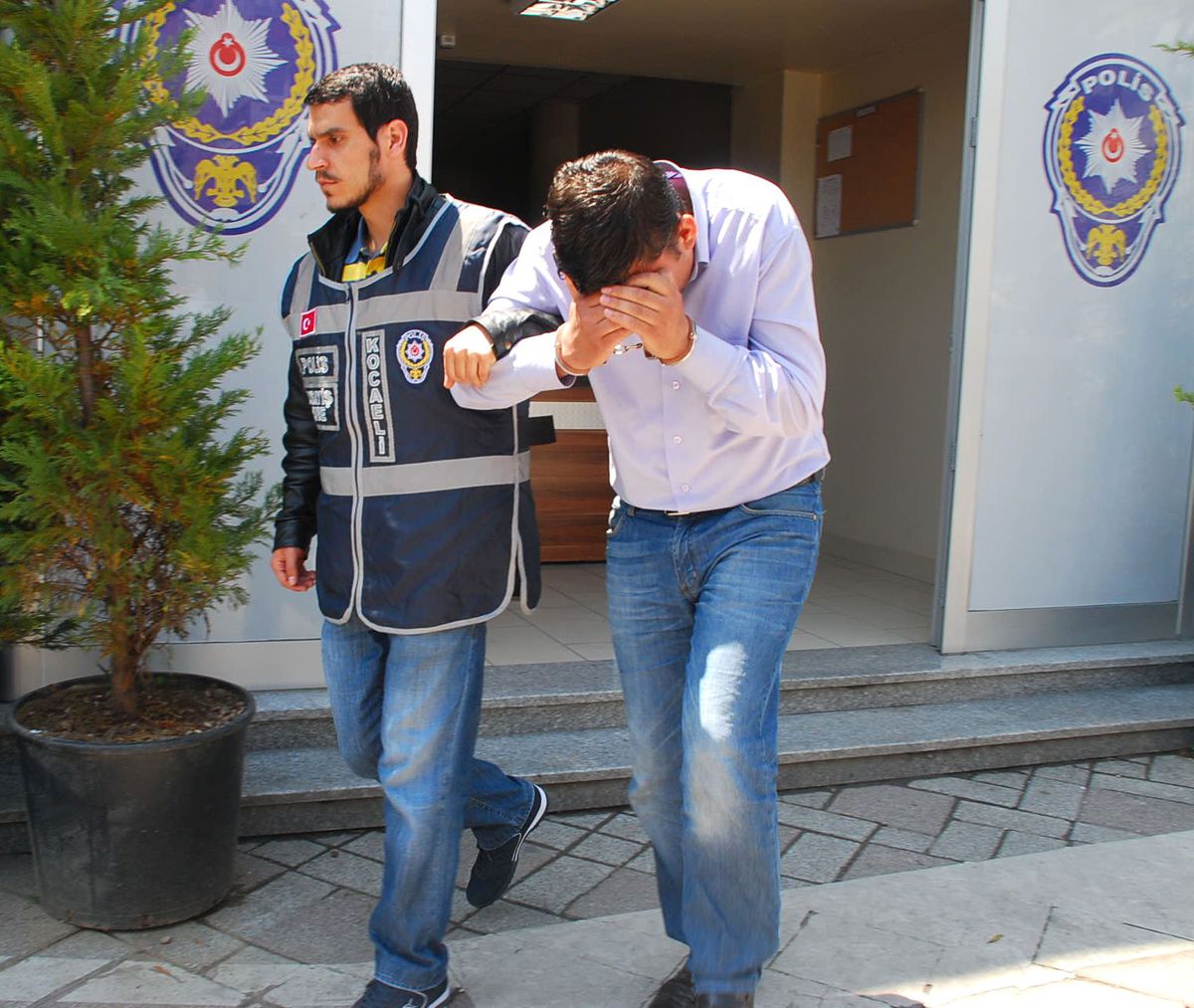 Hırsızlık Şüphelisi Yakalandı