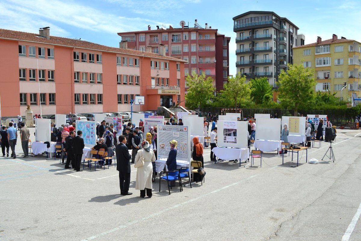 İmam Hatipli Öğrencilerden Bilim Şenliği