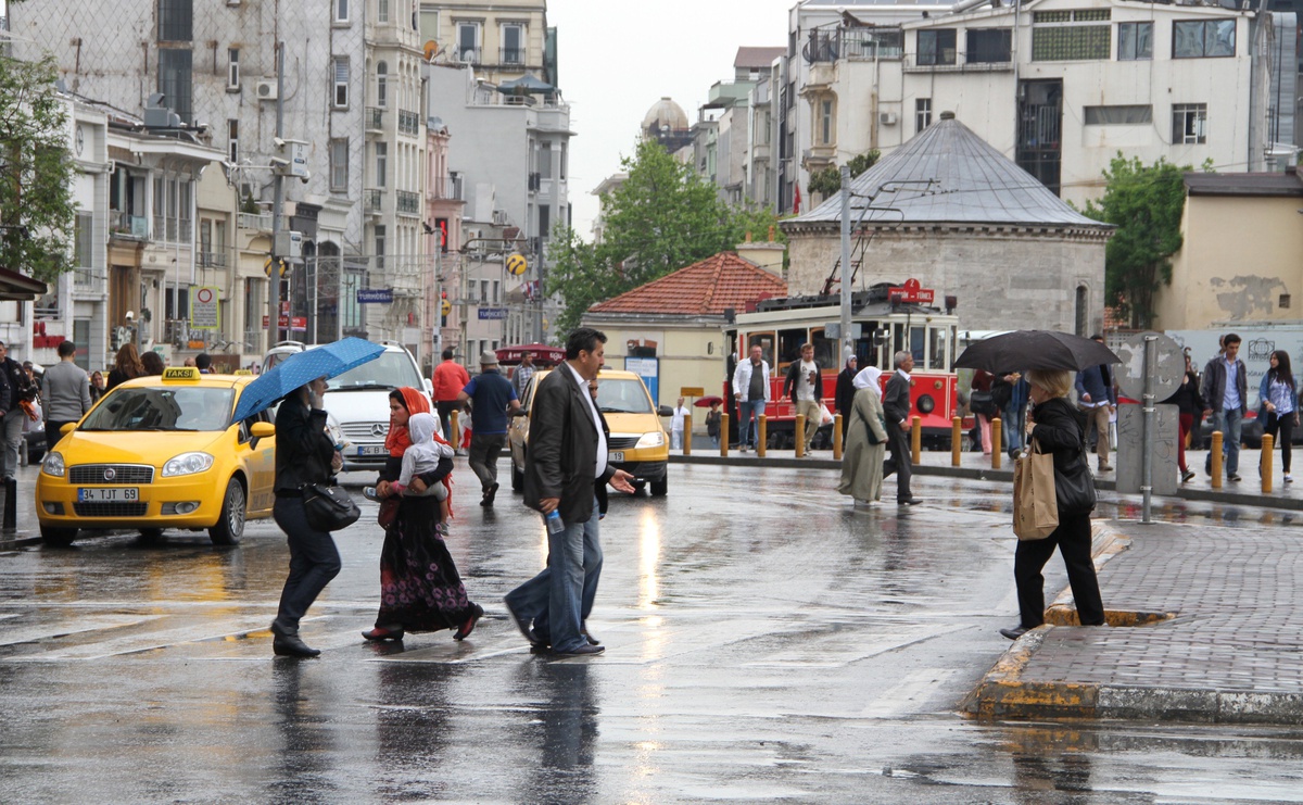 İstanbullular Yağmura Hazırlıksız Yakalandı