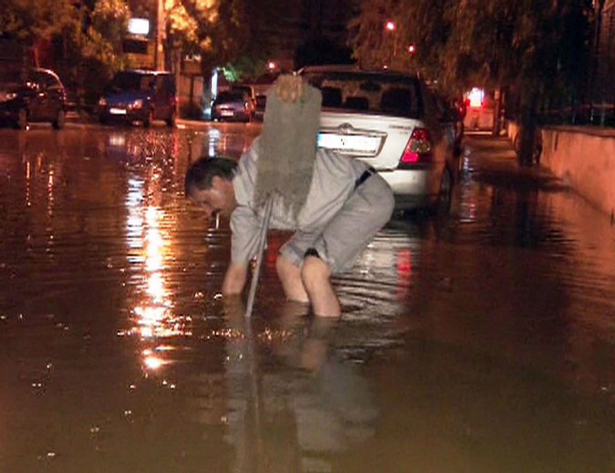 İzmir\'de Şiddetli Sağanak Yağış