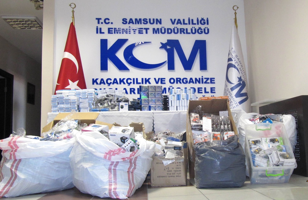 Kaçak Cep Telefonu Aksesuarı Ele Geçti