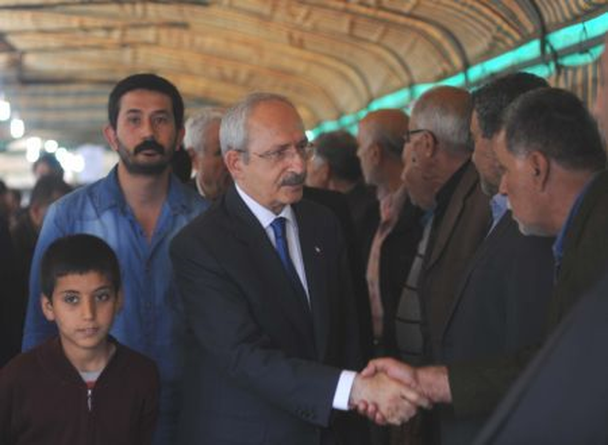 Kılıçdaroğlu Reyhanlı\'da Acılı Vatandaşla Buluştu