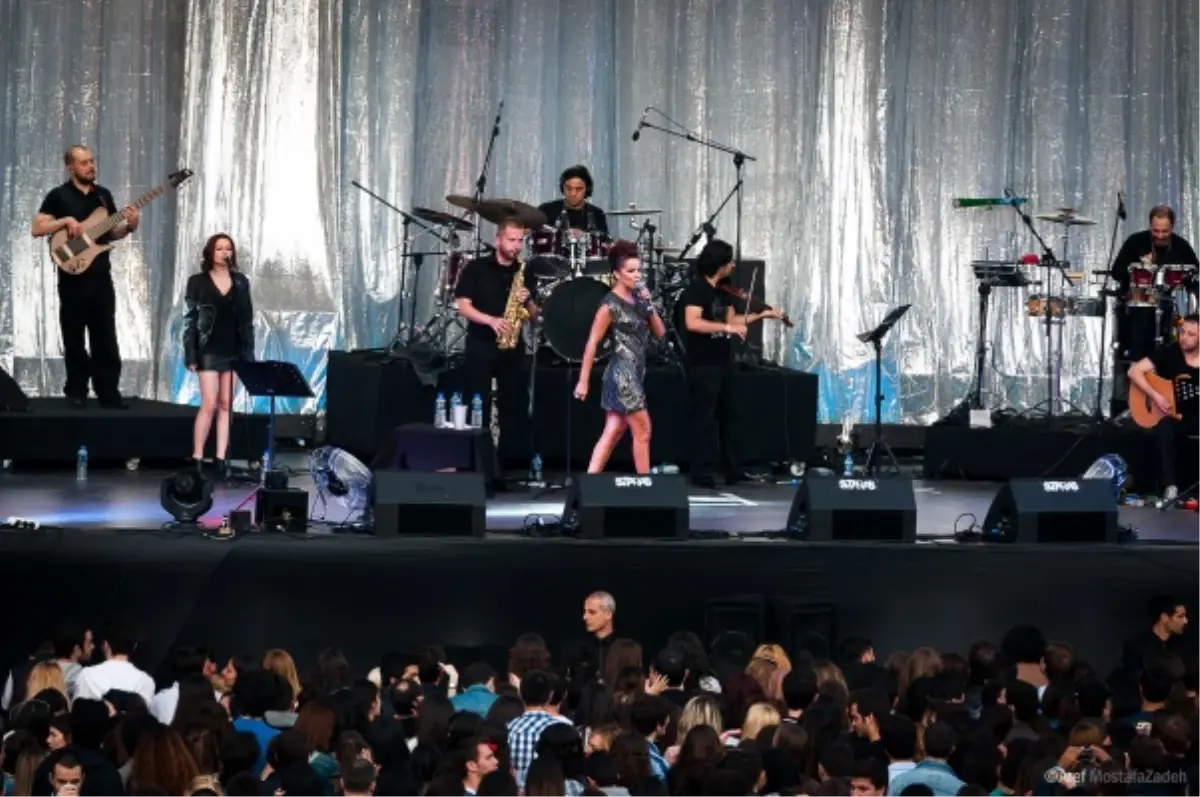 Koç Üniversitesi Bahar Şenliği\'nde Yıldızlar Geçidi